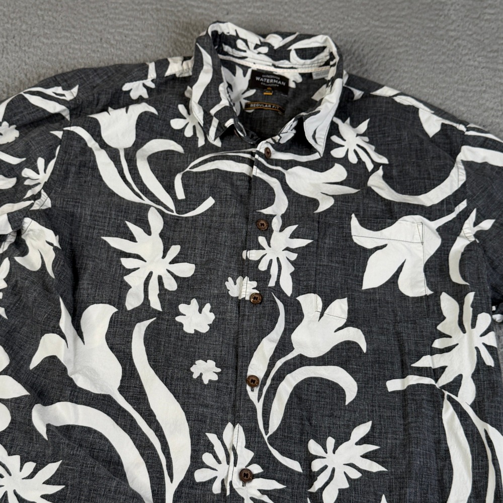 Quiksilver Hawaiian Shirt Mens XL Gray Waterman Collection Floral Button Up